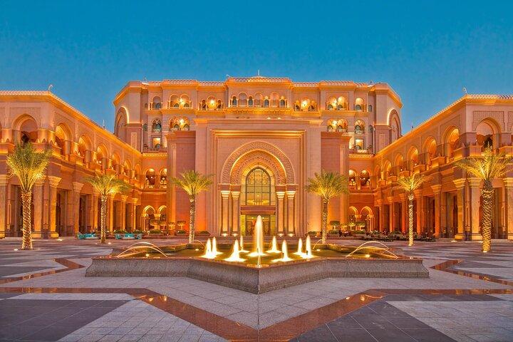 The iconic Emirates Palace Abu Dhabi Dining Experience