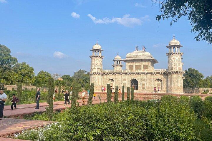 Private Half Day Taj Mahal Sunrise Tour from Agra