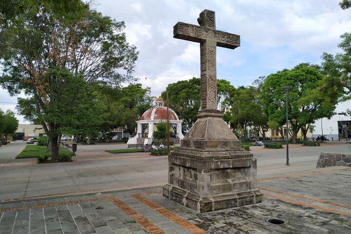 Walking Tour of Analco: History and street Food in Guadalajara