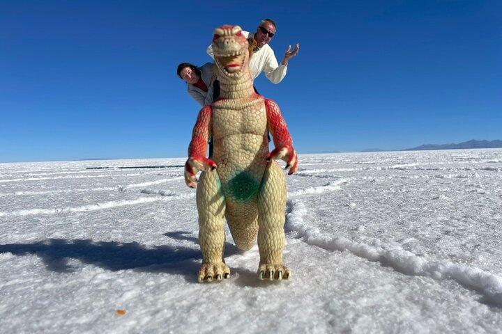 3-Day Salt Tour of Uyuni with Sunset and Lagoons Colorada