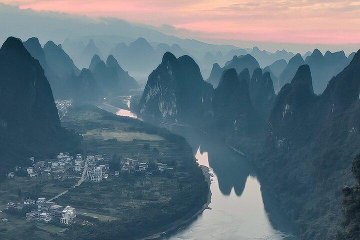 1-Day Guilin Tour to Reed Flute Cave, Xianggong Hill, Bamboo Boat and Night Show