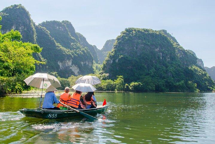 Ninh Binh Deluxe Day Tour : Hoa Lu Trang An Boating Mua Cave