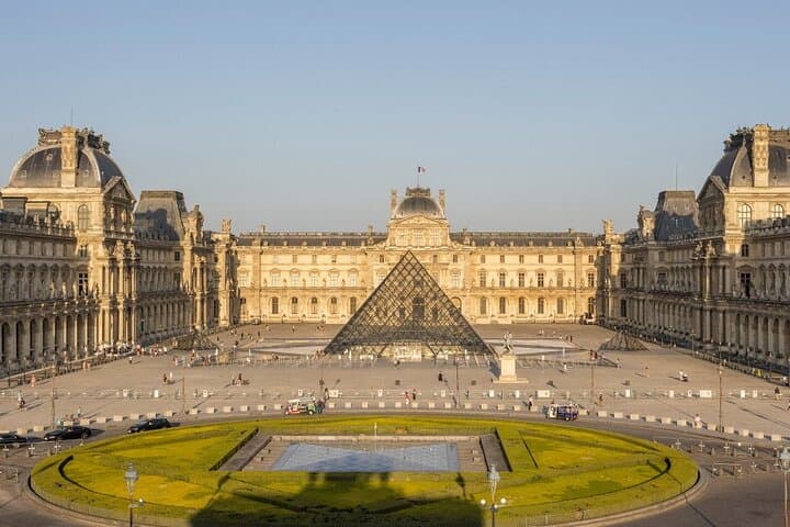 Private Tour with Tickets to the Louvre Museum & Crepes