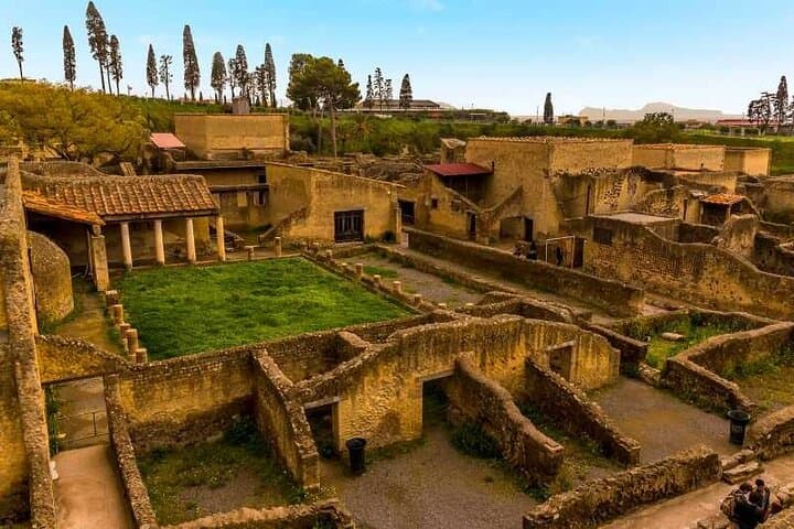 Pompei Private Tour With An Expert Archaeologist Guide