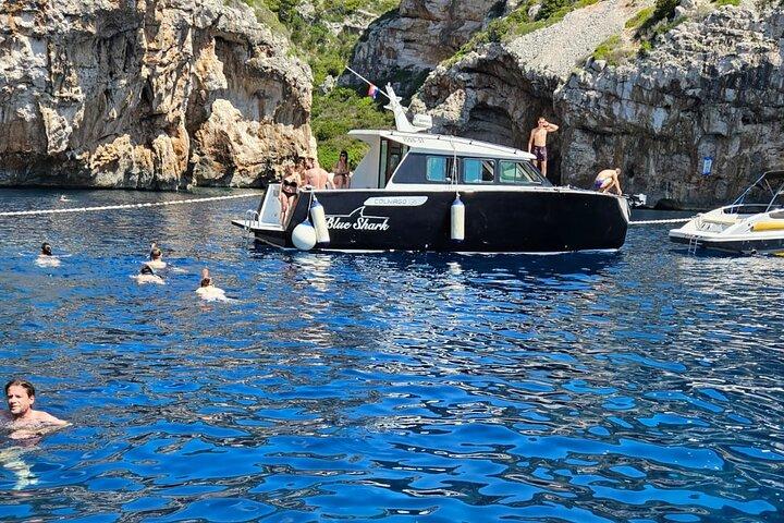 Blue cave and Hvar - 5 Islands speedboat tour from Split