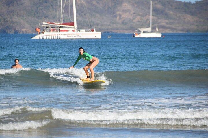 Beginners surf lessons on tamarindo beach
