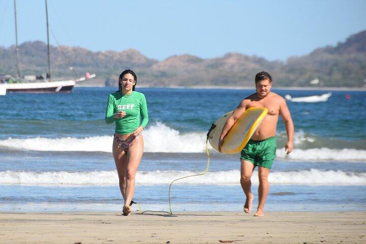 Beginners surf lessons on tamarindo beach