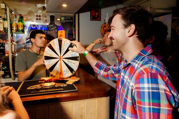 Lisbon: Pub Crawl with Open Bar, Shots & VIP Club Entry