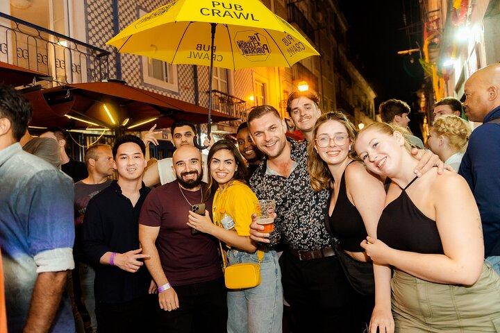 Lisbon: Pub Crawl with Open Bar, Shots & VIP Club Entry