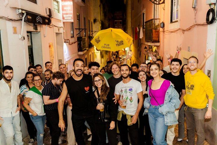 Lisbon: Pub Crawl with Open Bar, Shots & VIP Club Entry