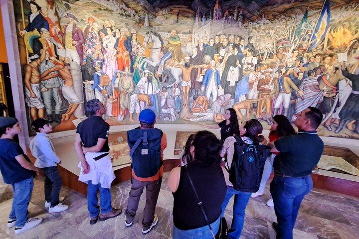 Chapultepec Castle Tour and its surroundings