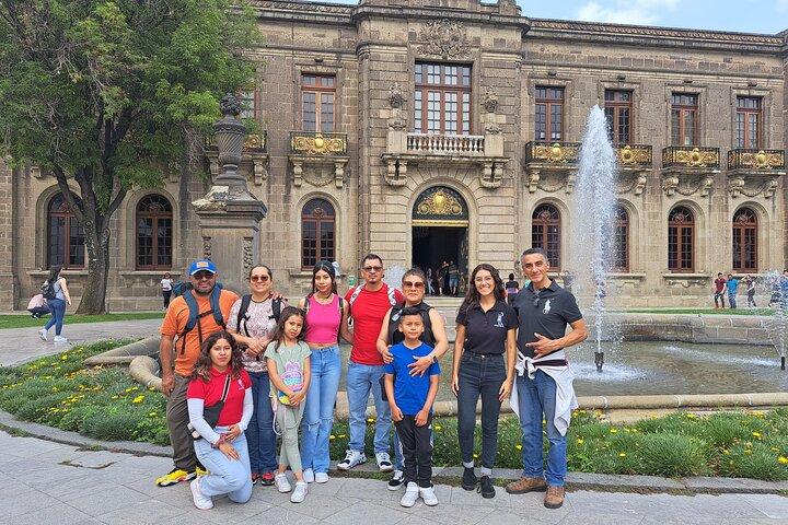 Chapultepec Castle Tour and its surroundings