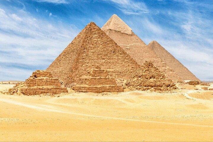 10 Days Private Tour from Cairo to Nile Cruise and White Desert
