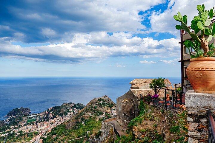 Guided tour of Giardini Naxos, Castelmola, Taormina from Catania