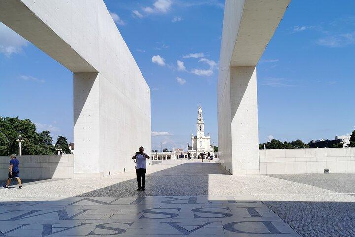 Lisbon to Porto & Back: Fátima, Tuk Tuk in Porto, Óbidos