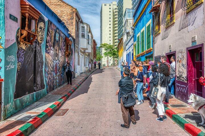 Free Graffiti Walking Tour Every Day in Bogota