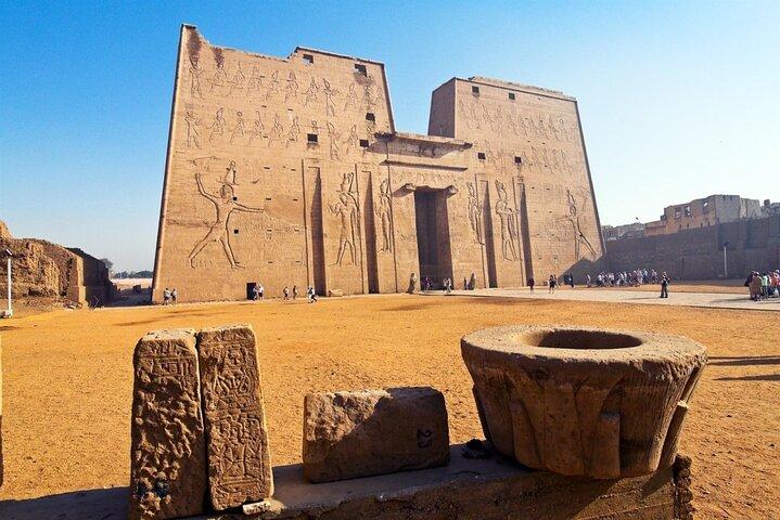 Private Overnight Tour from Luxor to Aswan with Abu Simbel Temple