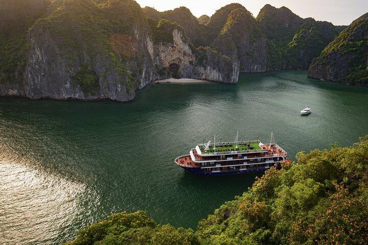 Overnight cruise on Lan Ha Bay from Hanoi