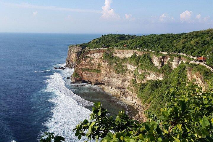 Private Tour Bali Beaches and Uluwatu Temple with Dinner