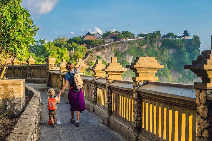 Private Tour Bali Beaches and Uluwatu Temple with Dinner