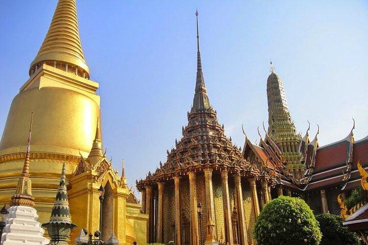 Thai PRIVATE Tour Guide
