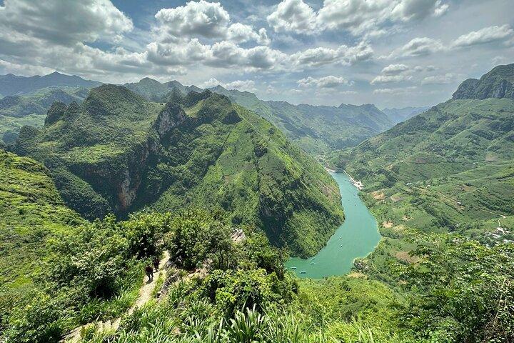 Ha Giang Loop 3D2N Private Car Tour (English speaking Driver)