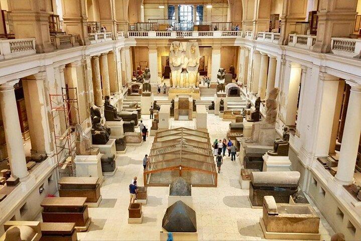 Private tour to Giza Pyramids, Egyptian Museum, Sphinx, Bazaar