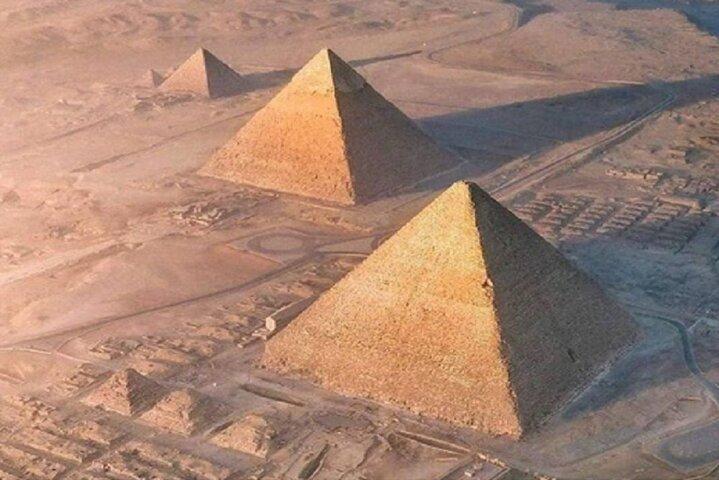 Day Tour Giza Pyramids, Sphinx, Camel,and Lunch in CairoPrivate