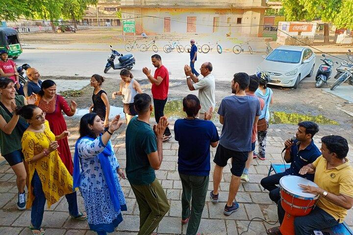 Guided Morning Bicycle Tour with Food Tasting in Jaipur
