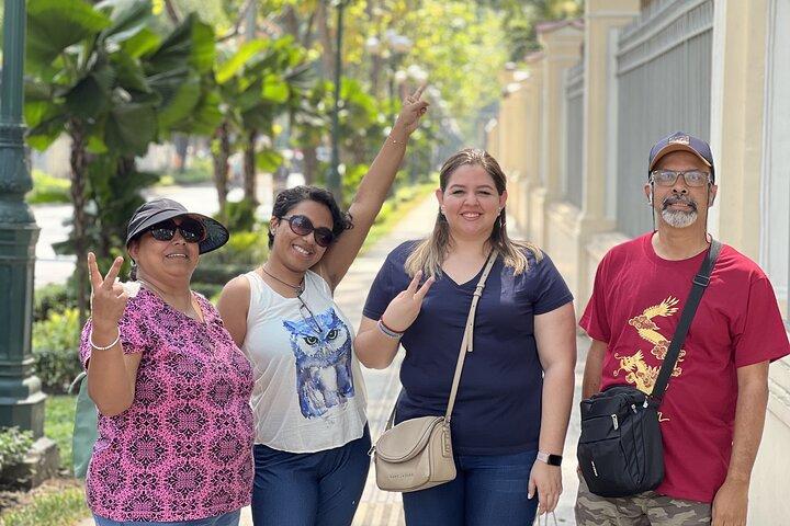 Discover Saigon Main Sights by Walking