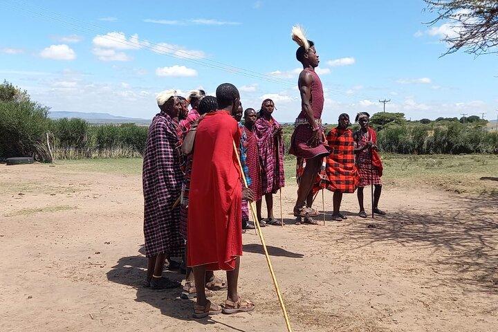3-Day Masaai Mara Shared Group Safari Tour by Safari Jeep