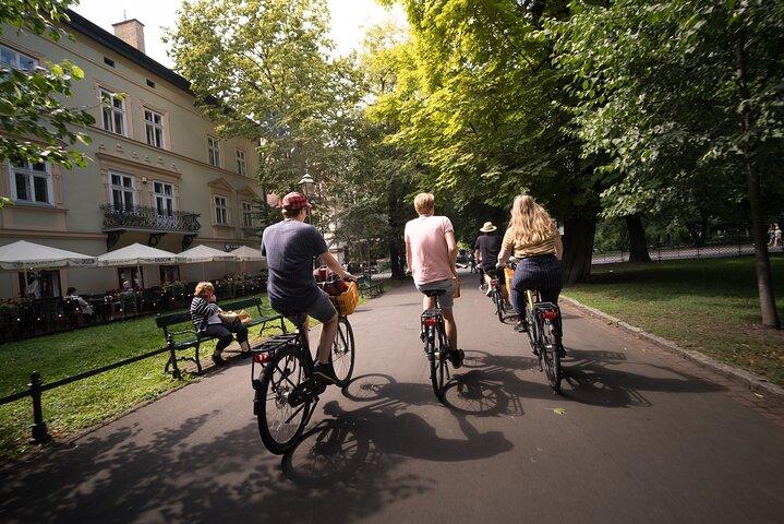 Full Bike Tour - the Old Town, Jewish Qtr & the Ghetto NEW BIKES
