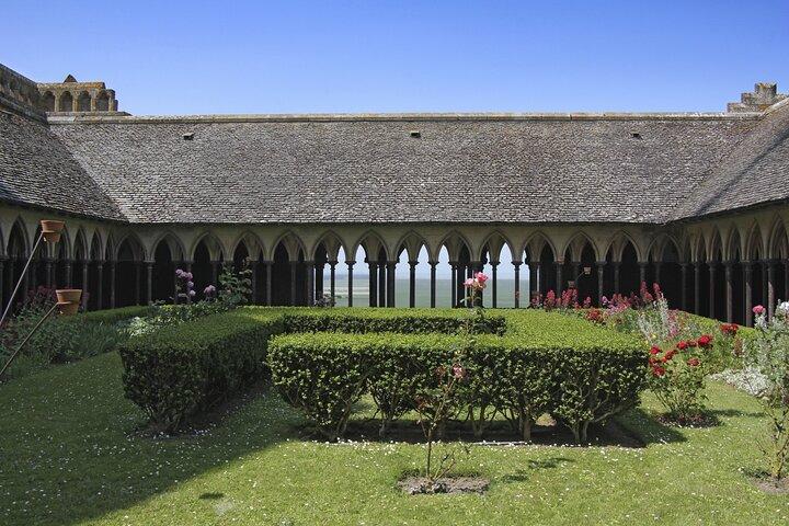 Mont Saint Michel Guided Day Trip with Hotel Pickup
