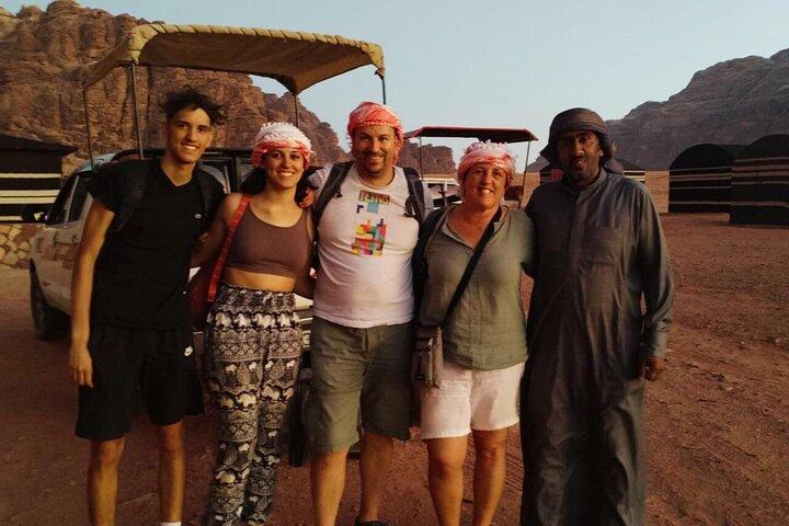 Wadi Rum 2-Day Jeep Tour with Meals and Overnight in Bedouin Camp