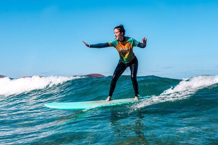 Surf Lesson for Beginners in Famara: Introduction in Surfing