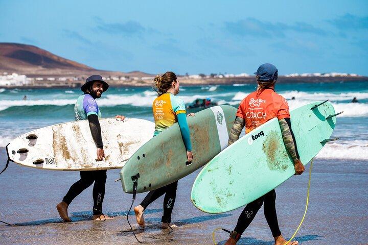 Surf Lesson for Beginners in Famara: Introduction in Surfing