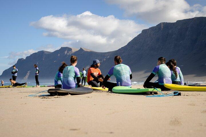 Surf Lesson for Beginners in Famara: Introduction in Surfing