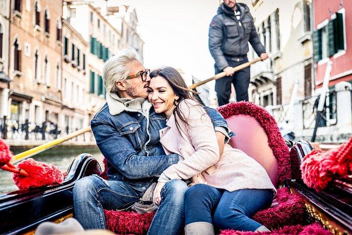 Fall in Love: Private Romantic Gondola Ride on the Grand Canal