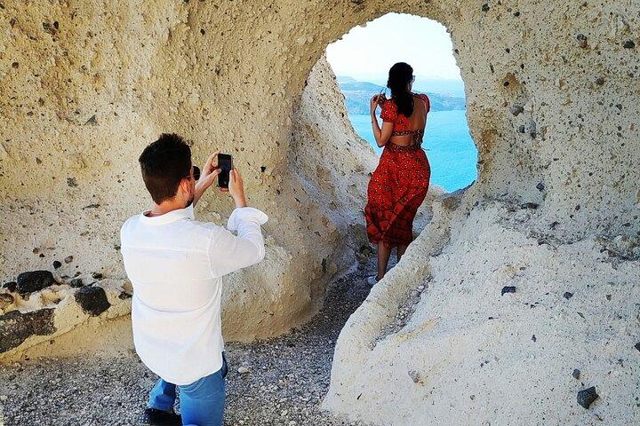 Santorini Private Tour with Local Guide with pickup included