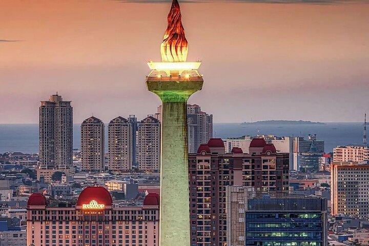 Jakarta Night Tour with Dinner at Café or Food street