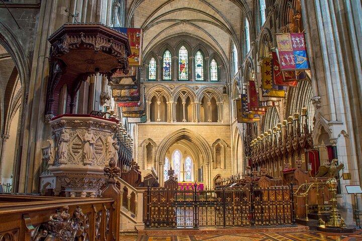 Skip-the-line Book of Kells and Dublin Old Town Private Tour