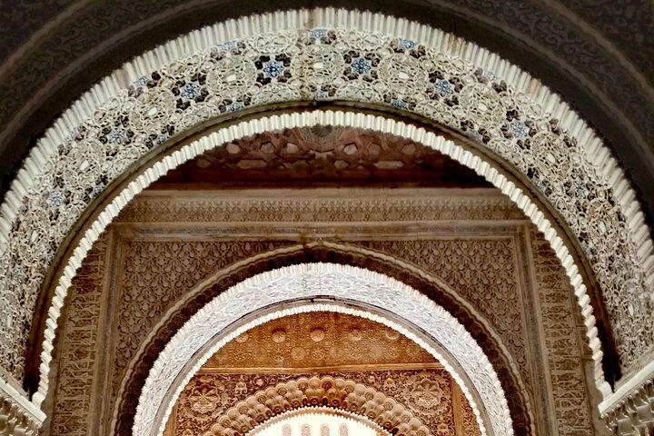 Alhambra Private Tour: Nasrid Palaces and Generalife