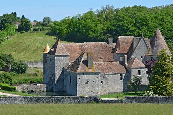 Château de Buranlure 1000 Years of History Heritage and Oenology