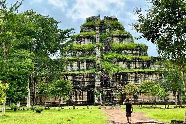 Preah Vihear temple - Koh Ker & Other temple with Small Group