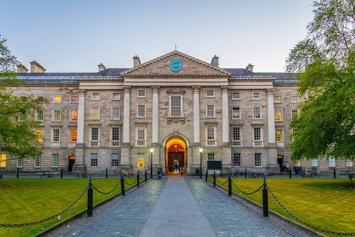 Private Dublin Tour with Book of Kells in the Old Library