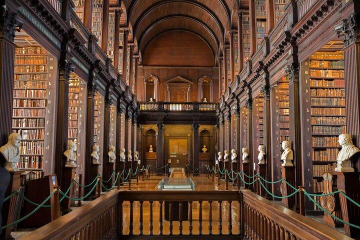 Private Dublin Tour with Book of Kells in the Old Library