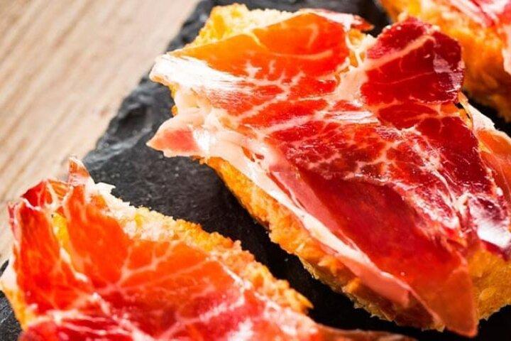 Gastronomic Tour: Discover the best “Wines and Tapas of Madrid”