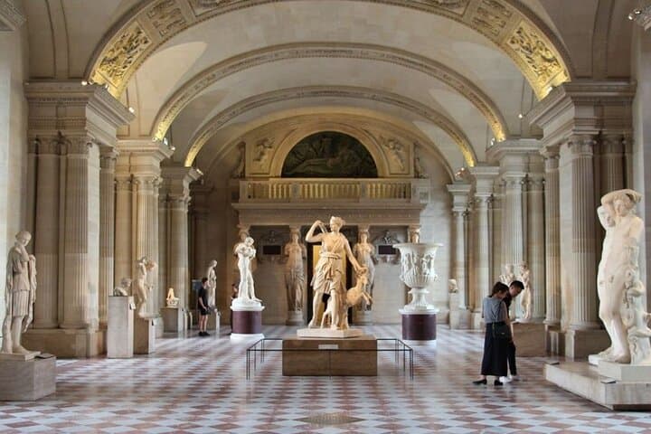 Guided tour of the Louvre Museum with tickets included