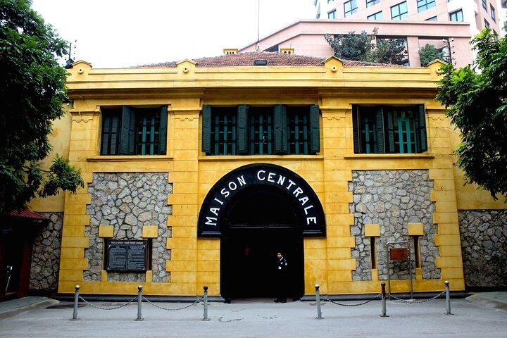 Private Hanoi City Half-Day Tour with Train Street Visiting