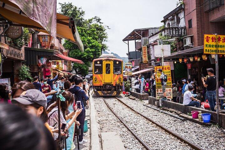 [Private] Jiufen Village & Shifen Town from Taipei with Pickup